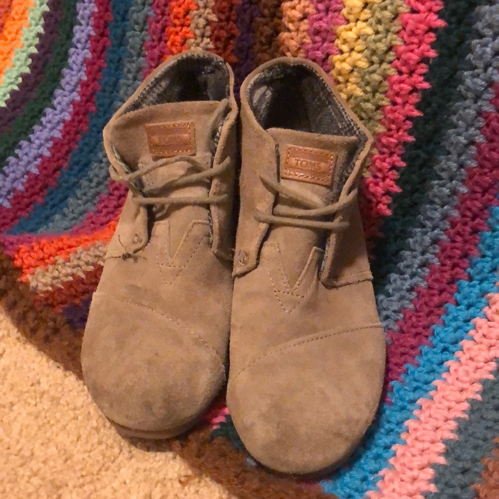 Women 6.5 TOMS Khaki Suede Lace Up Ankle Desert